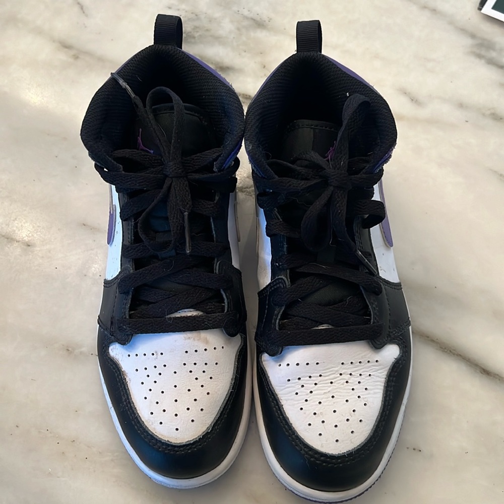 Nike Air Jordan Retro little boys size 3, black, white, purple